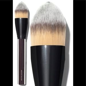 KEVYN AUCOIN THE FOUNDATION BRUSH (BRAND NEW IN BOX, NEVER USED)